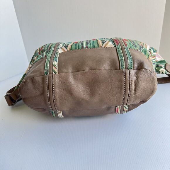 ISABELLA FIORE Large Ikat Print Shoulder Bag and Crossbody Strap Taupe Green - Picture 9 of 16